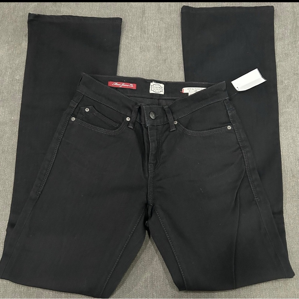 Mavi Black Straight Leg Jeans Classic Design 100% cotton they fit snug size 26
